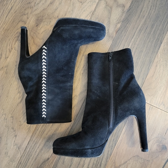 🖤 Stuart Weitzman Black Suede Chevron Heels Ankle Boots Womens 8 M - Picture 7 of 12